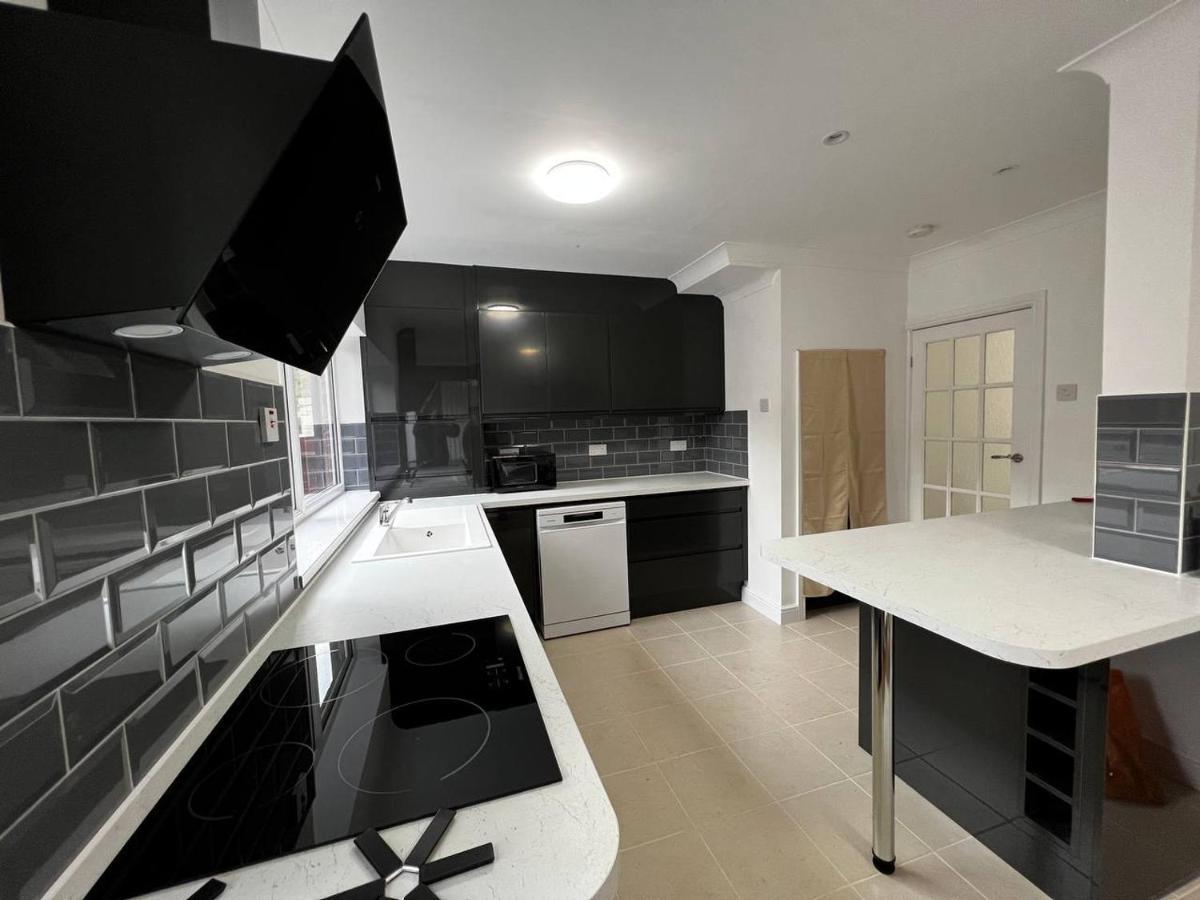 Springfield House- Near Newcastle Centre, Hospital And Keele University! Stoke-on-Trent Buitenkant foto