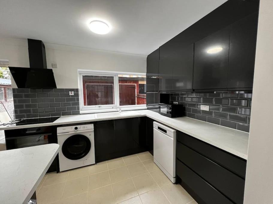 Springfield House- Near Newcastle Centre, Hospital And Keele University! Stoke-on-Trent Buitenkant foto