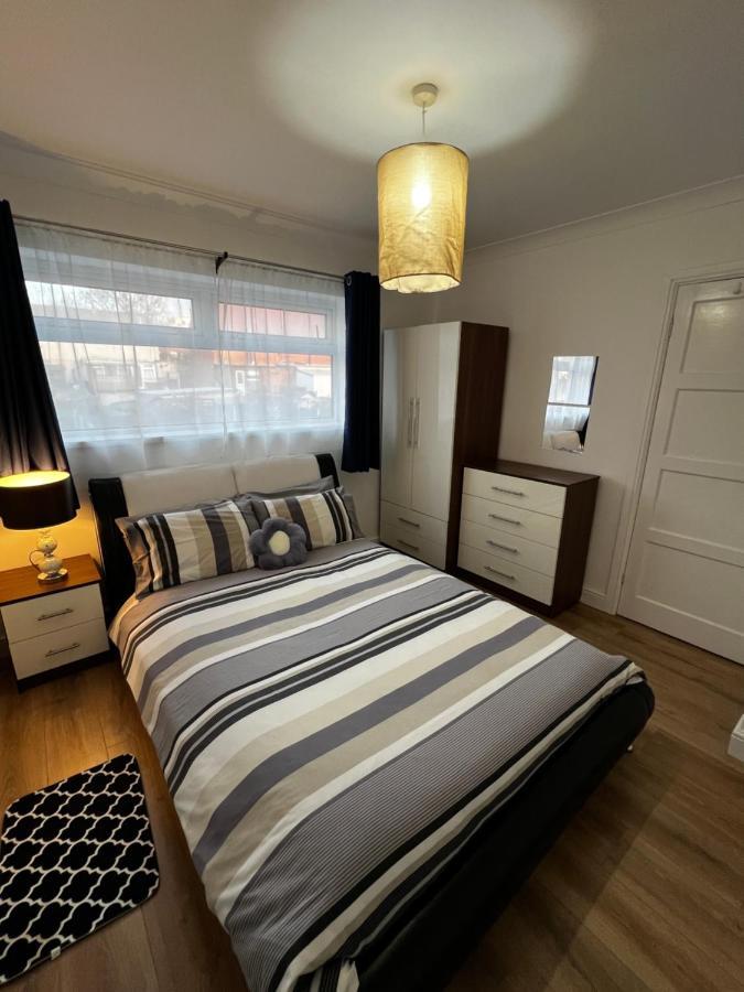 Springfield House- Near Newcastle Centre, Hospital And Keele University! Stoke-on-Trent Buitenkant foto